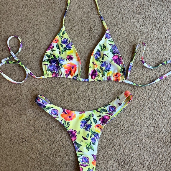 Loleila Petite Fleu string top (XL) and skimpy bottoms (L) bikini - Picture 3 of 7